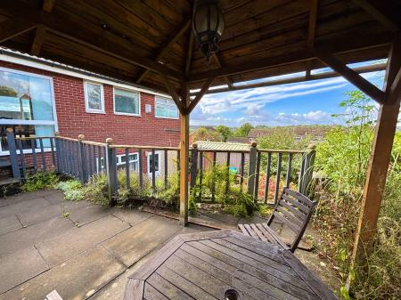 3 bedroom Semi-detached house for sale in Belmont Avenue, Oldham, OL4