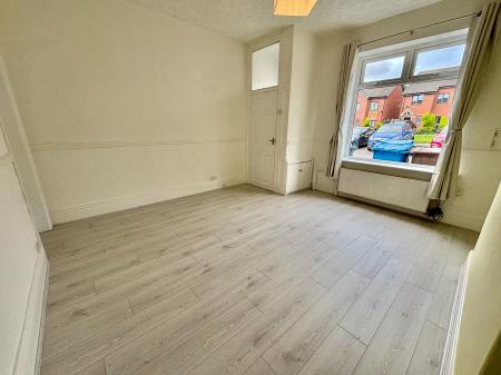 2 bedroom Terraced House to let in Mortimer Street, Oldham, OL1