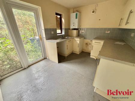 2 bedroom Semi-detached house for sale in Bottomfield Close, Oldham, OL1