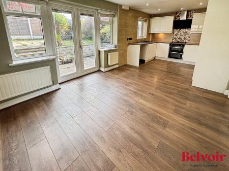 3 bedroom Semi-detached house to let in Hodge Clough Road, Oldham, OL1