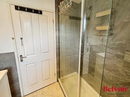 3 bedroom Semi-detached house to let in Hodge Clough Road, Oldham, OL1