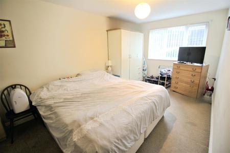 2 bedroom Flat to let in New Road, Radcliffe, M26