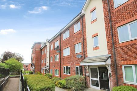 2 bedroom Flat to let in New Road, Radcliffe, M26