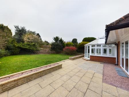 4 bedroom Detached bungalow to let in Hardwick Lane, Bury St Edmunds, IP33