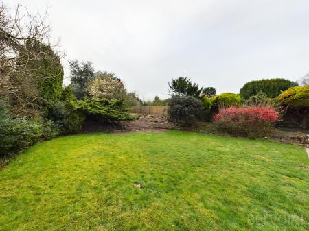 4 bedroom Detached bungalow to let in Hardwick Lane, Bury St Edmunds, IP33