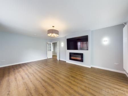 4 bedroom Detached bungalow to let in Hardwick Lane, Bury St Edmunds, IP33