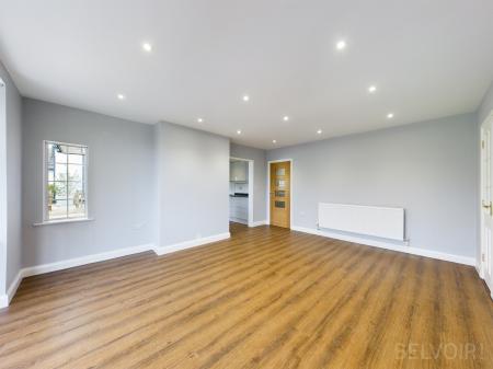 4 bedroom Detached bungalow to let in Hardwick Lane, Bury St Edmunds, IP33