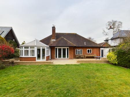 4 bedroom Detached bungalow to let in Hardwick Lane, Bury St Edmunds, IP33