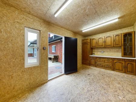 4 bedroom Detached bungalow to let in Hardwick Lane, Bury St Edmunds, IP33