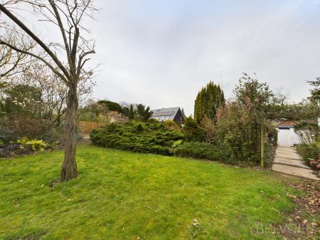 4 bedroom Detached bungalow to let in Hardwick Lane, Bury St Edmunds, IP33