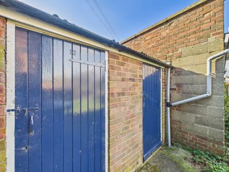 2 bedroom Maisonette for sale in Derwent Road, Bury St Edmunds, IP32