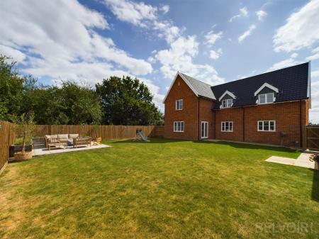 4 bedroom Detached house for sale in Red Admiral Heights, Thurston, IP31