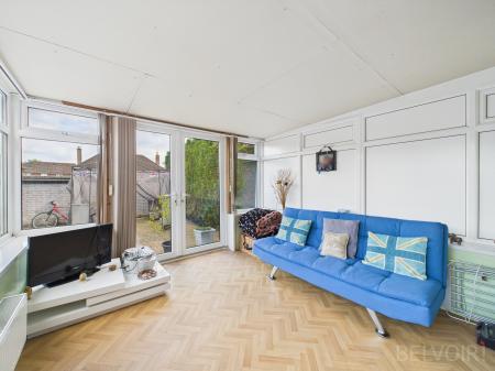 3 bedroom Semi-detached house for sale in Severn Road, Bury St Edmunds, IP32