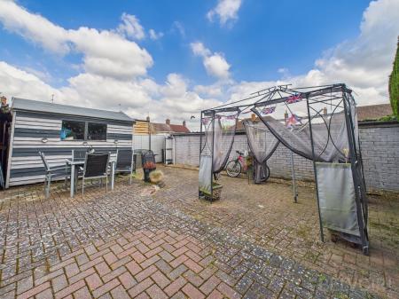 3 bedroom Semi-detached house for sale in Severn Road, Bury St Edmunds, IP32