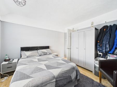 3 bedroom Semi-detached house for sale in Severn Road, Bury St Edmunds, IP32