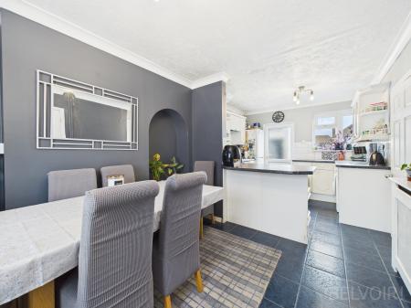 3 bedroom Semi-detached house for sale in Severn Road, Bury St Edmunds, IP32