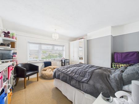 3 bedroom Semi-detached house for sale in Severn Road, Bury St Edmunds, IP32