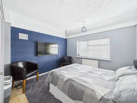 3 bedroom Semi-detached house for sale in Severn Road, Bury St Edmunds, IP32