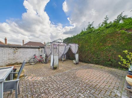 3 bedroom Semi-detached house for sale in Severn Road, Bury St Edmunds, IP32