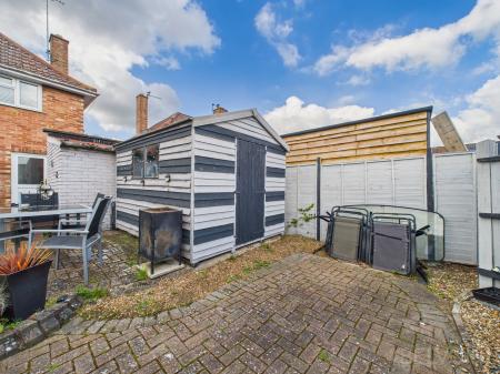 3 bedroom Semi-detached house for sale in Severn Road, Bury St Edmunds, IP32