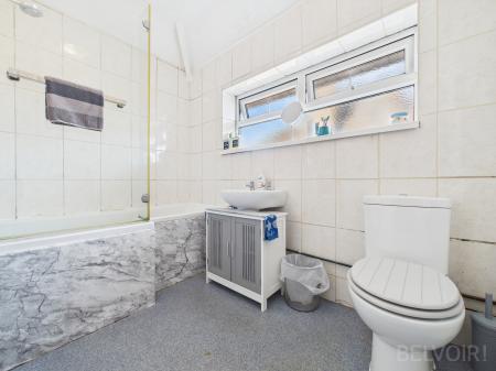 3 bedroom Semi-detached house for sale in Severn Road, Bury St Edmunds, IP32