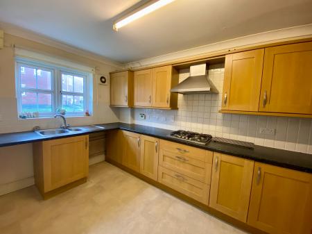 4 bedroom Terraced House to let in Bloomsfield Road, Haverhill - Suffolk, CB9