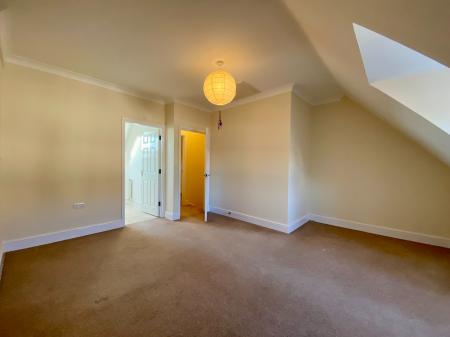 4 bedroom Terraced House to let in Bloomsfield Road, Haverhill - Suffolk, CB9