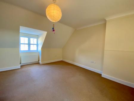 4 bedroom Terraced House to let in Bloomsfield Road, Haverhill - Suffolk, CB9