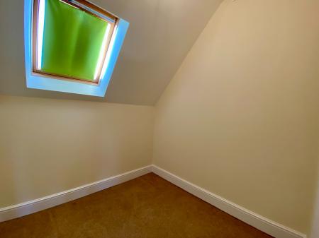 4 bedroom Terraced House to let in Bloomsfield Road, Haverhill - Suffolk, CB9