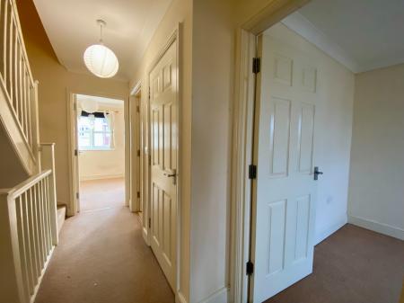 4 bedroom Terraced House to let in Bloomsfield Road, Haverhill - Suffolk, CB9