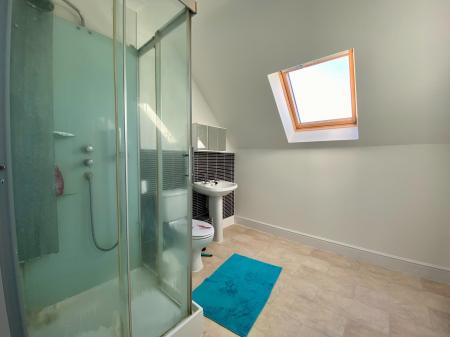 4 bedroom Terraced House to let in Bloomsfield Road, Haverhill - Suffolk, CB9