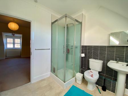 4 bedroom Terraced House to let in Bloomsfield Road, Haverhill - Suffolk, CB9