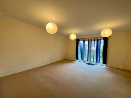 4 bedroom Terraced House to let in Bloomsfield Road, Haverhill - Suffolk, CB9