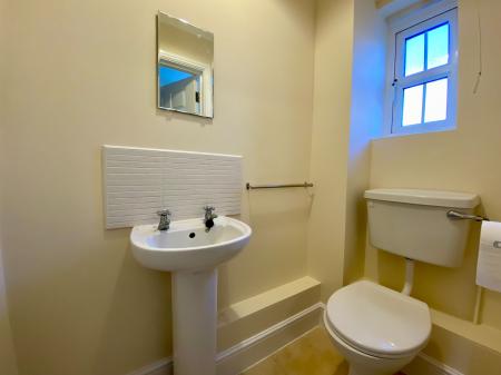 4 bedroom Terraced House to let in Bloomsfield Road, Haverhill - Suffolk, CB9