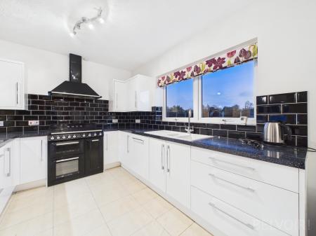 4 bedroom Detached house to let in Wyken Road, Bury St Edmunds, IP31