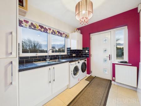 4 bedroom Detached house to let in Wyken Road, Bury St Edmunds, IP31