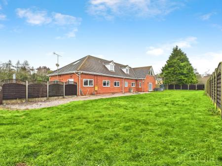 4 bedroom Detached house to let in Wyken Road, Bury St Edmunds, IP31