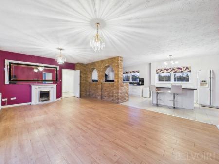 4 bedroom Detached house to let in Wyken Road, Bury St Edmunds, IP31