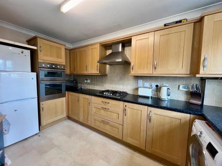 4 bedroom Semi-detached house to let in Bloomsfield Road, Haverhill - Suffolk, CB9