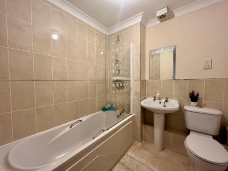 4 bedroom Semi-detached house to let in Bloomsfield Road, Haverhill - Suffolk, CB9