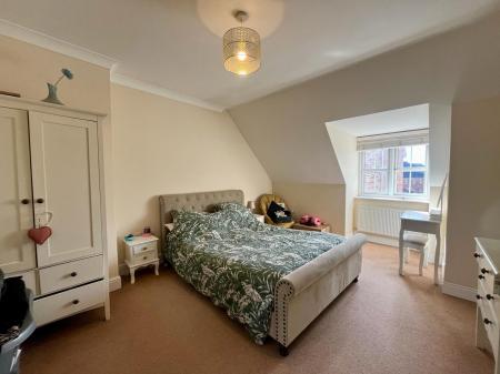 4 bedroom Semi-detached house to let in Bloomsfield Road, Haverhill - Suffolk, CB9