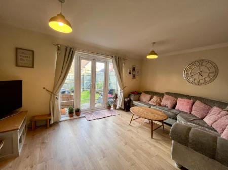 4 bedroom Semi-detached house to let in Bloomsfield Road, Haverhill - Suffolk, CB9