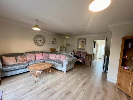 4 bedroom Semi-detached house to let in Bloomsfield Road, Haverhill - Suffolk, CB9