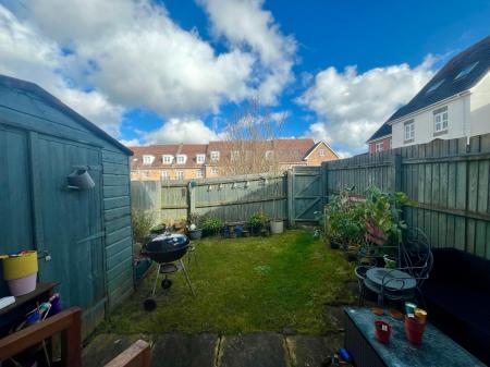 4 bedroom Semi-detached house to let in Bloomsfield Road, Haverhill - Suffolk, CB9