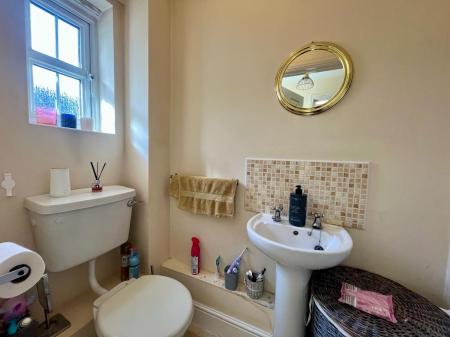 4 bedroom Semi-detached house to let in Bloomsfield Road, Haverhill - Suffolk, CB9