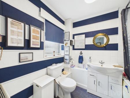 2 bedroom Bungalow for sale in Blackbird Road, Mildenhall, IP28