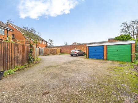 2 bedroom Terraced House for sale in Tollgate Lane, Bury St Edmunds, IP32