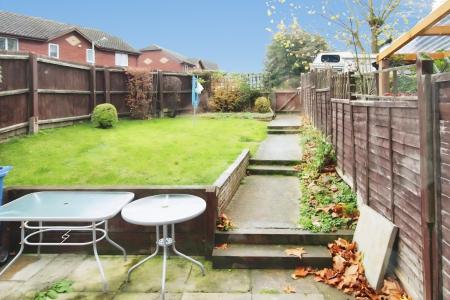 2 bedroom Semi-detached house to let in Chaucer Road, Sudbury, CO10