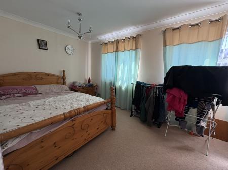 4 bedroom Semi-detached house to let in Bloomfield Road, Haverhill - Suffolk, CB9