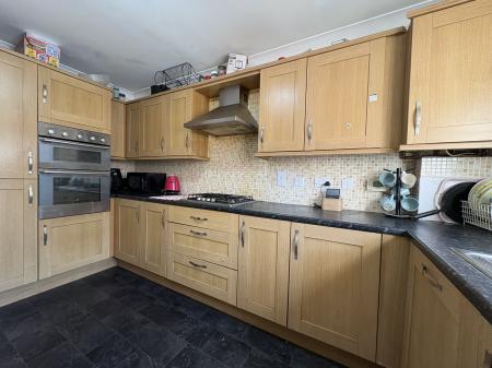 4 bedroom Semi-detached house to let in Bloomfield Road, Haverhill - Suffolk, CB9